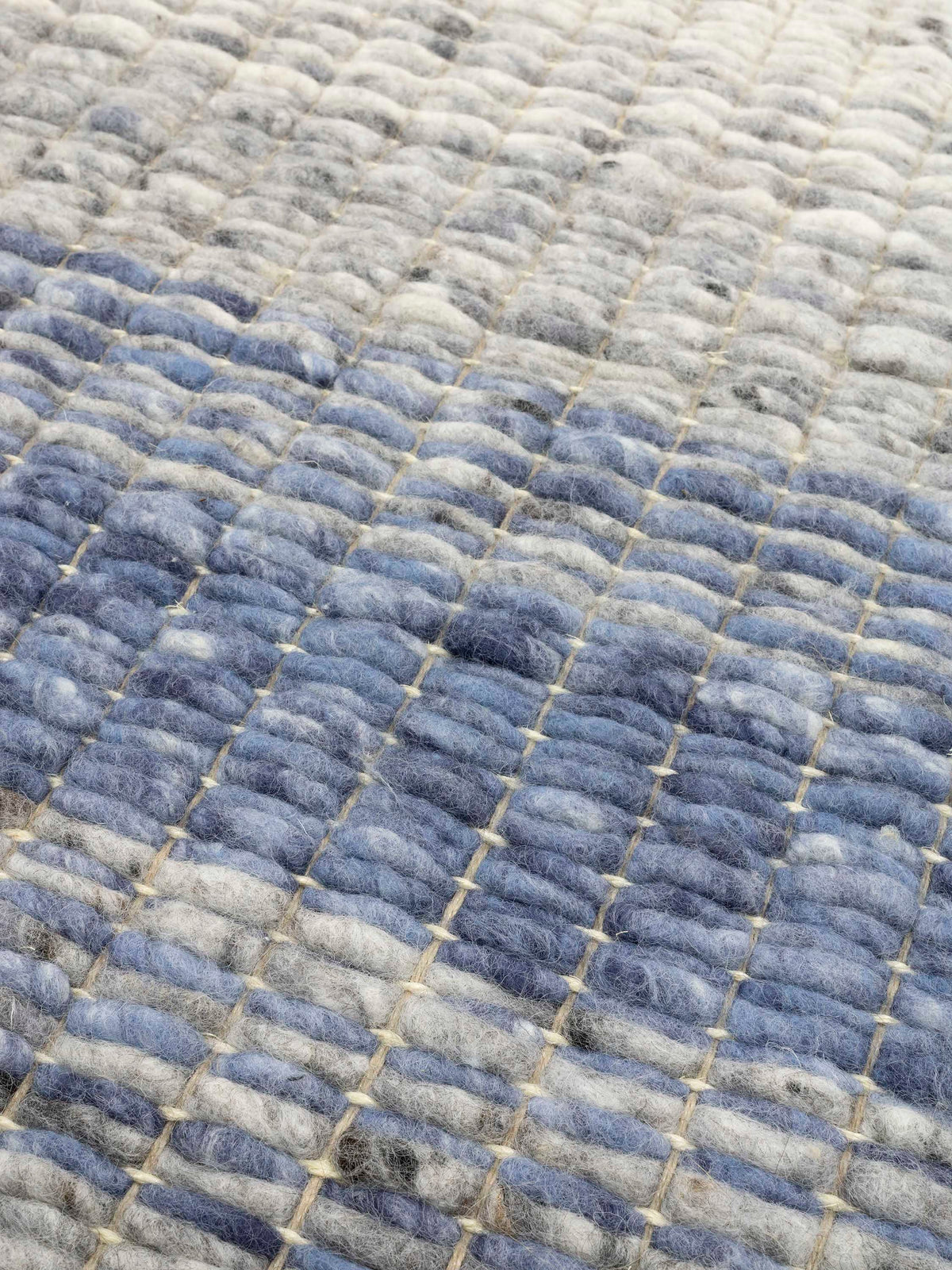 Structuur vloerkleed MOMO Rugs Varenna Blue – leveranciersfoto