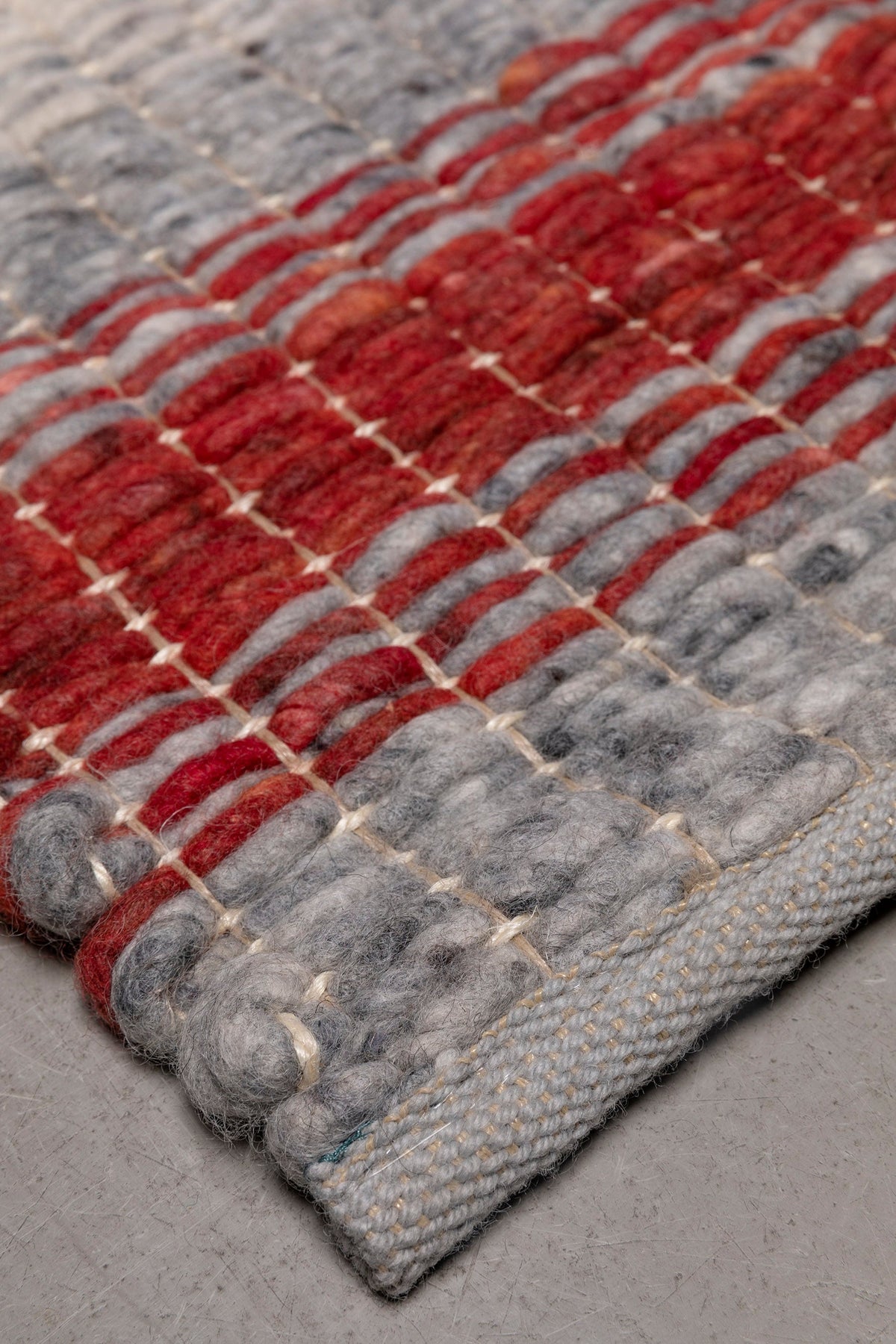 Structuur vloerkleed MOMO Rugs Varenna Red – leveranciersfoto