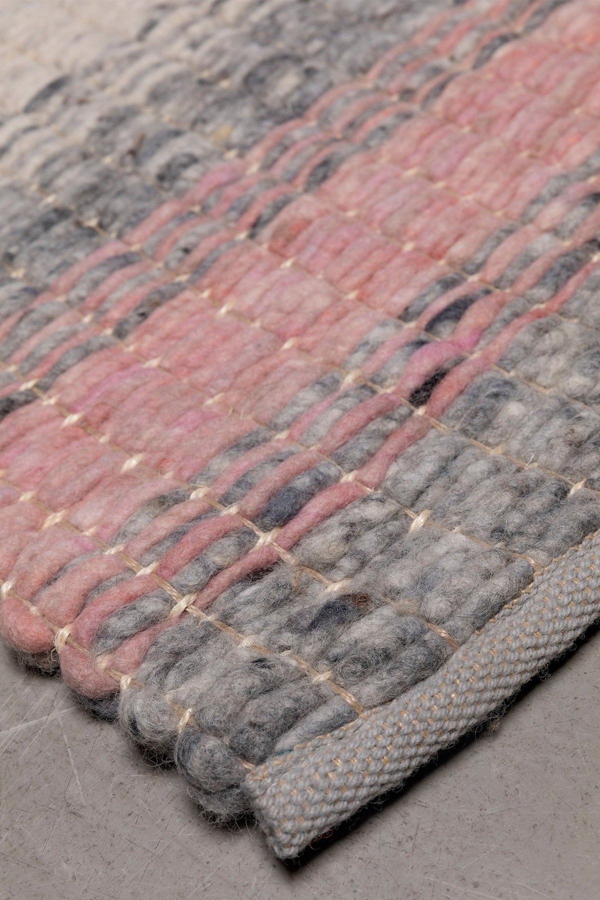 Structuur vloerkleed MOMO Rugs Varenna Pink – leveranciersfoto
